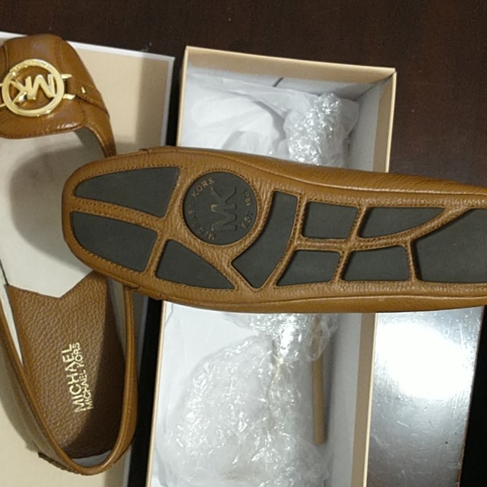Shoes - Picture 2 of 4
